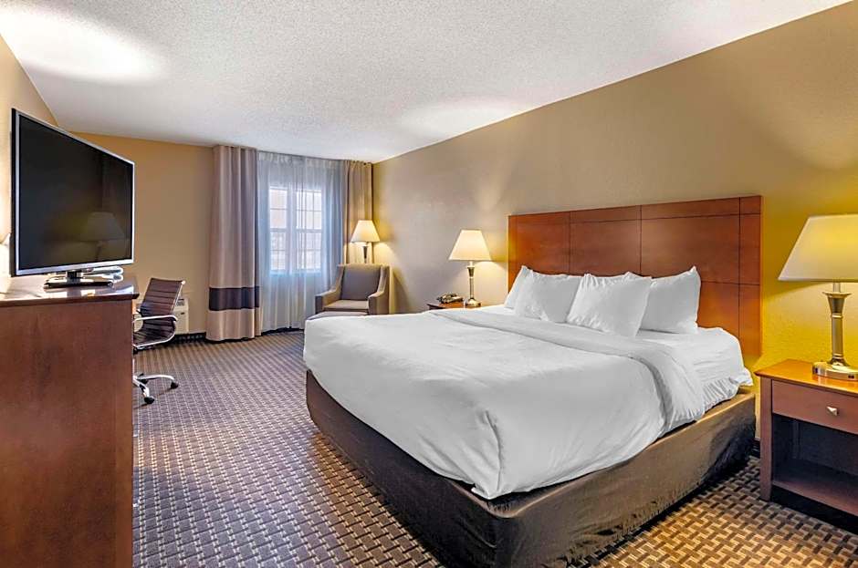 Comfort Inn & Suites Raphine - Lexington near I-81 and I-64
