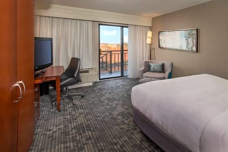 King Room with Sofa Bed, Balcony and Lake View - Hearing Accessible