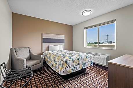 3 Full Beds | Suite, Non-Smoking