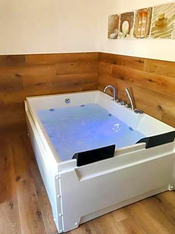 Suite with Hot Tub