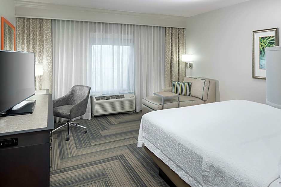 Photo 1 of 4 of 1 King Bed with Sofabed, Mobility Accessible, Bathtub