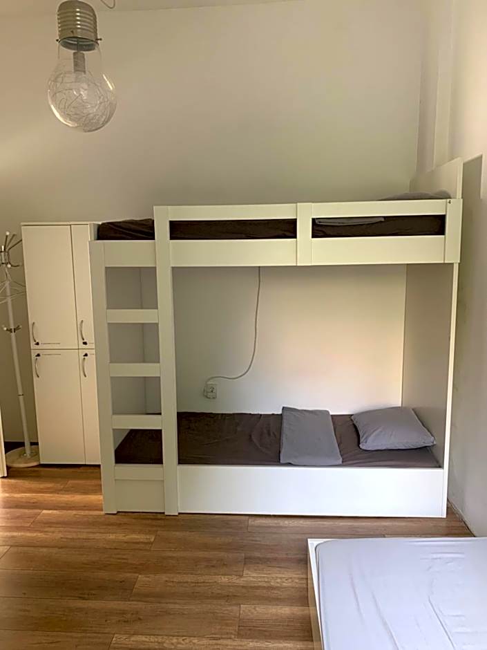 Lovecroatia Zagreb-'Paxnest' HOSTEL, No party! Cozy and quiet! Separated Men and women's Dormitory and Shower room! Indoor shoes provided! Lower beds with curtains for privacy! Maximum 4-5 beds per room! Fully prepared bed sheets! Have Laundry shop