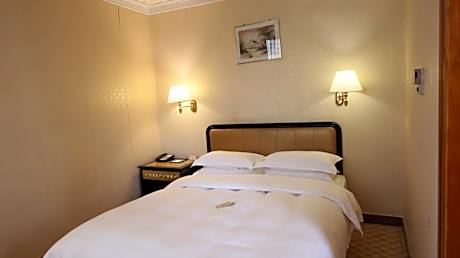Deluxe King Suite