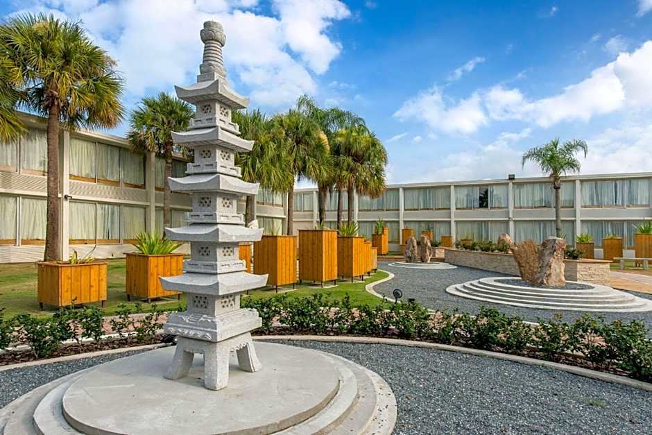 West Wing Hotel, Ascend Hotel Collection