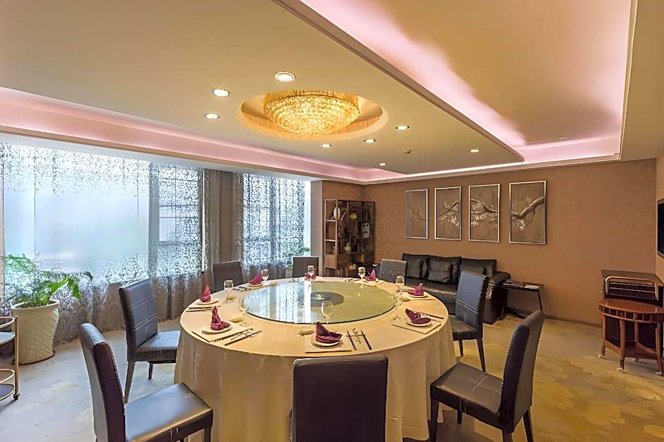 La Perle International Hotel