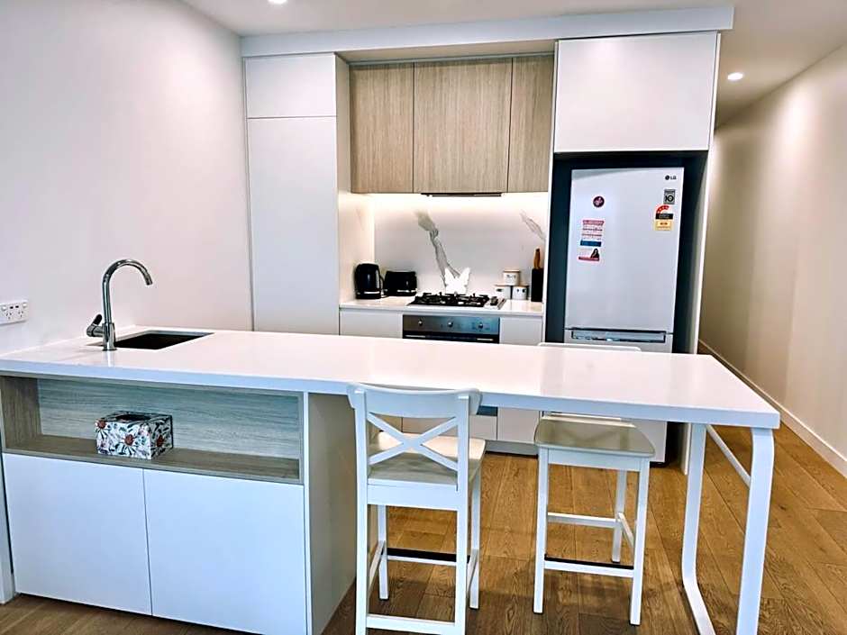 Chic 1BR Apt Urban Retreat Pool Parking Gym