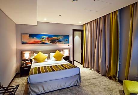 Executive Queen Suite - Non-Smoking