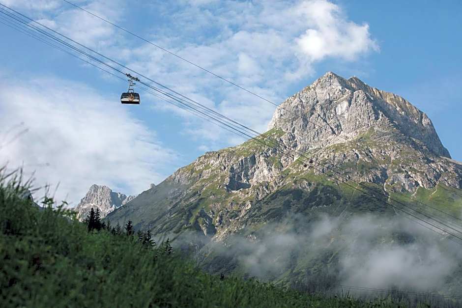 Burgi's - Adults only