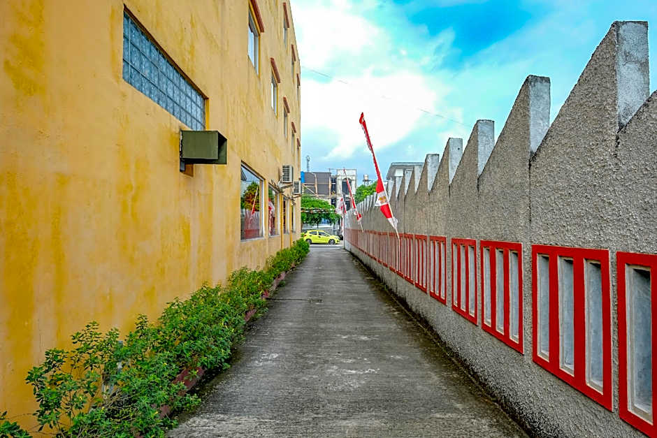 RedDoorz @ myRoom UMY