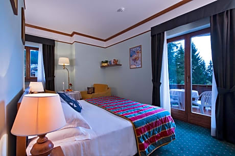 Double Room with Terrace and Mountain View