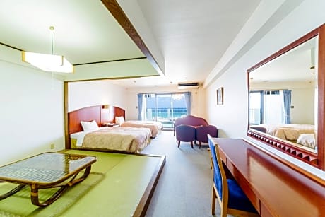  Room with Tatami Area and Side Sea View