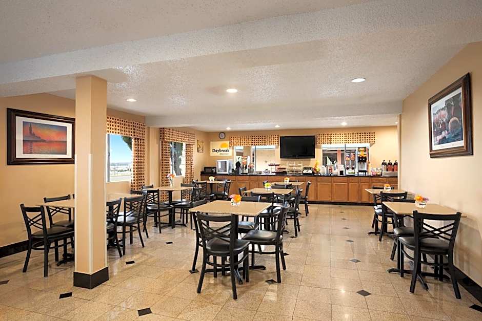 Days Inn by Wyndham Dallas Irving Market Center