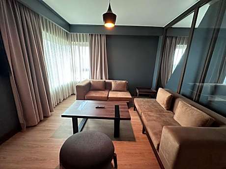 1 Bedroom Suite, 1 King, Whirlpool