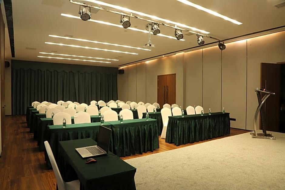 Borrman Hotel Huaihua South High-speed ​​Railway Station Wanda Plaza