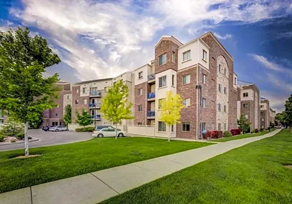 Deluxe Downtown Condo Close to Everything!