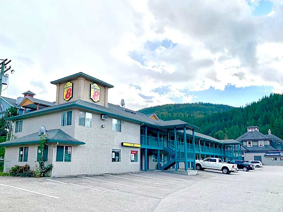 Super 8 by Wyndham Sicamous