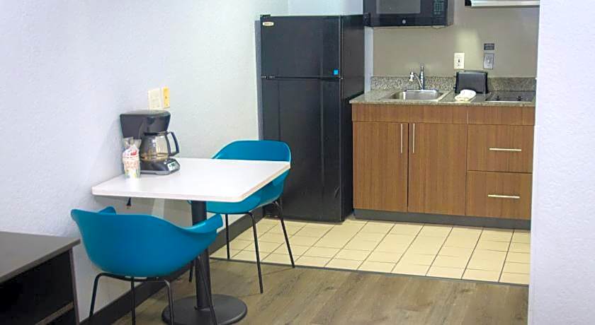 Studio 6 Extended Stay - West Palm Beach, FL