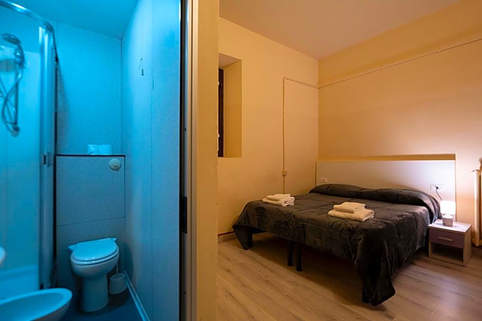 Hotel & Hostel 7