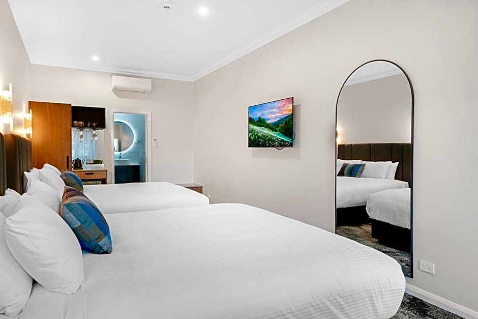 St Hugh Hotel Wagga Wagga