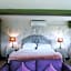The Crescent Turner Hotel