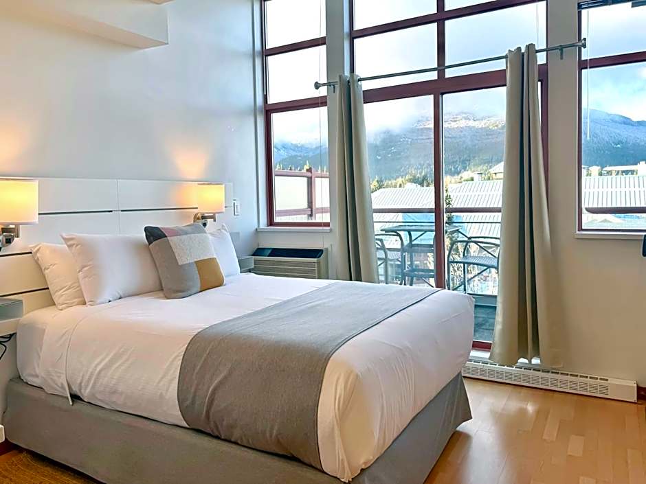 Alpenglow Lodge Rainbow Look Out Studio by MVA