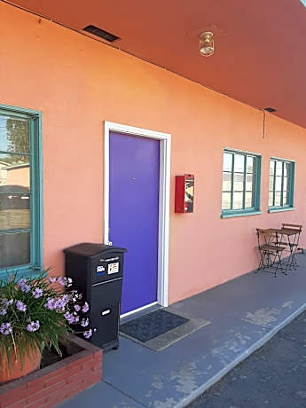 THE NEW STAR MOTEL - 1950s Extended-Stay Lodging and Retreat Center