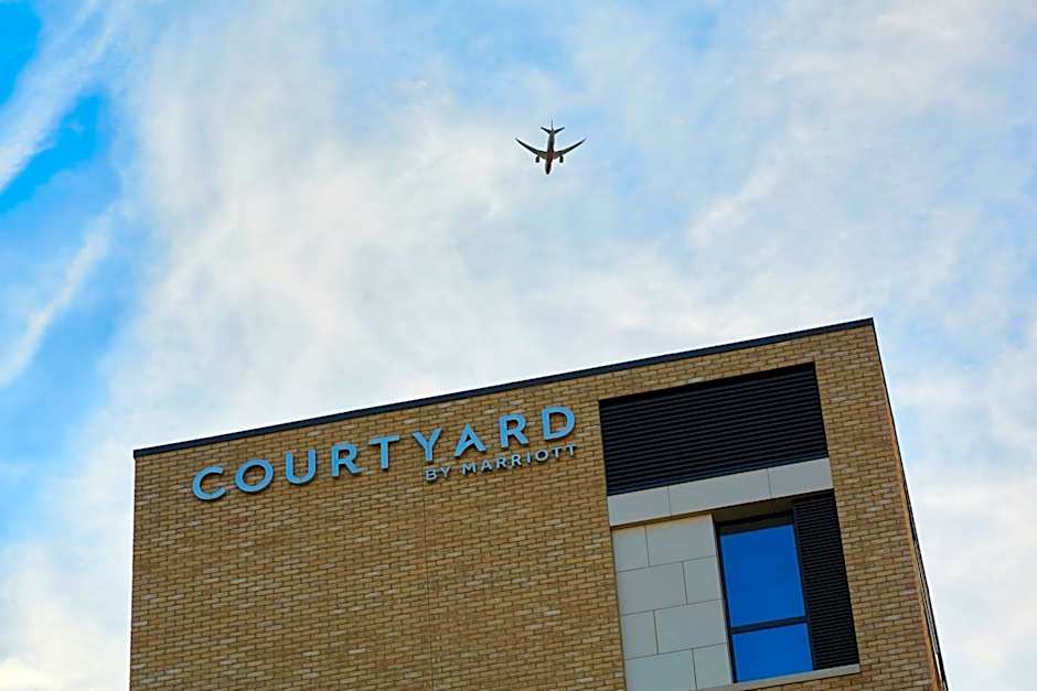 Courtyard By Marriott London City Airport