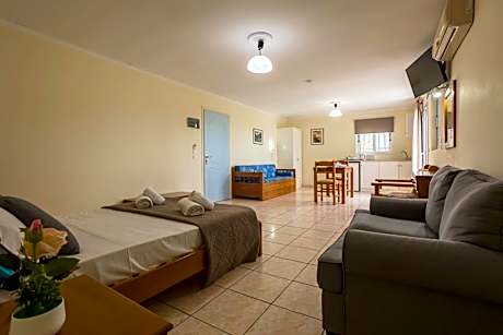 Family Room Upper Floor Garden View