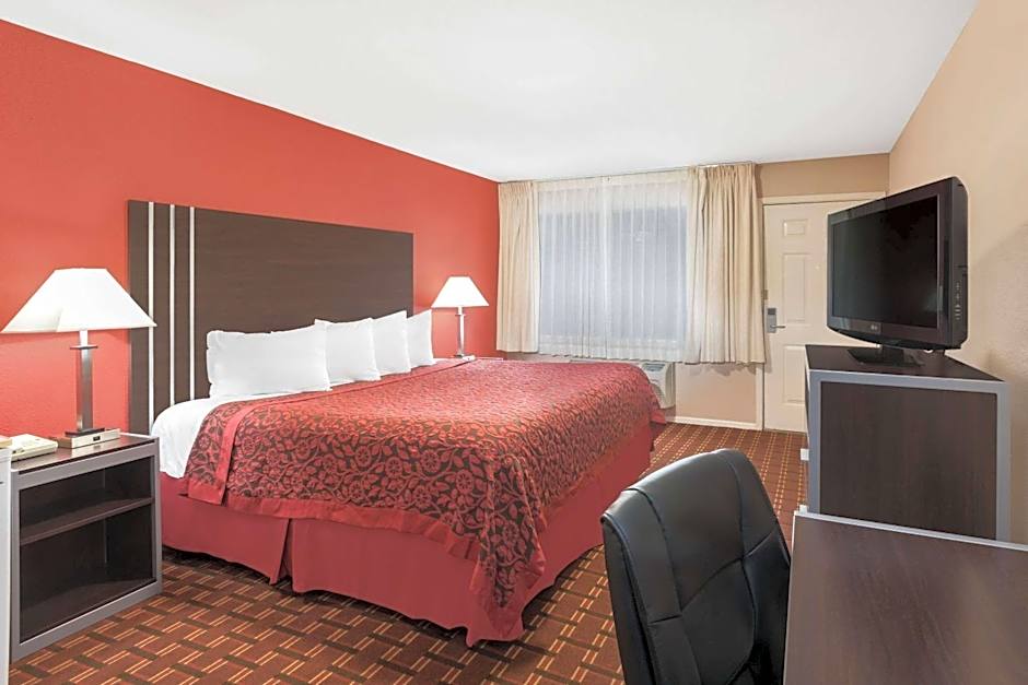 Days Inn by Wyndham College Station University Drive