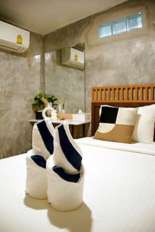 Deluxe Double or Twin Room with Shared Bathroom