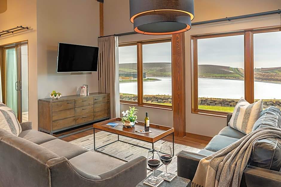 Photo 1 of 5 of 1 Bedroom Apartment, Water View, Balcony