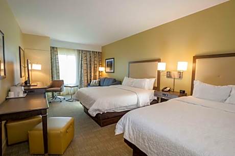 2 Queens Mobility/Hearing Access Tub Nosmok