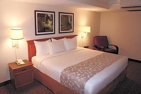2 Double Beds