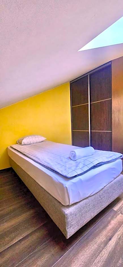 Redwood Hostel by EASY RENT Apartments