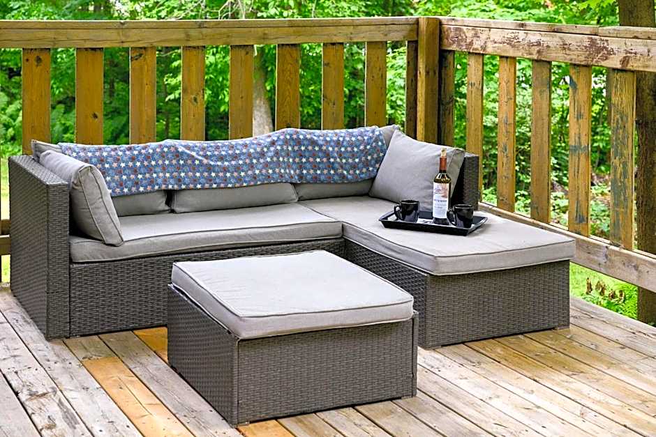 Cozy Cabin in the Forest w BBQ Firepit and More