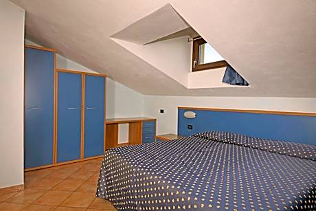 One-Bedroom Apartment (4 Adults)