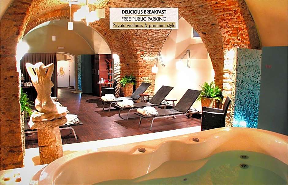 Hotel Mitra, Story Hotels