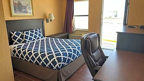 1 Queen Bed Nonsmoking