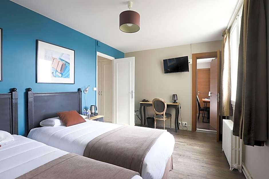 Photo 1 of 5 of Family Suite