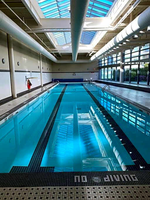 Luxary Condo Downtown Vancouver with free parking