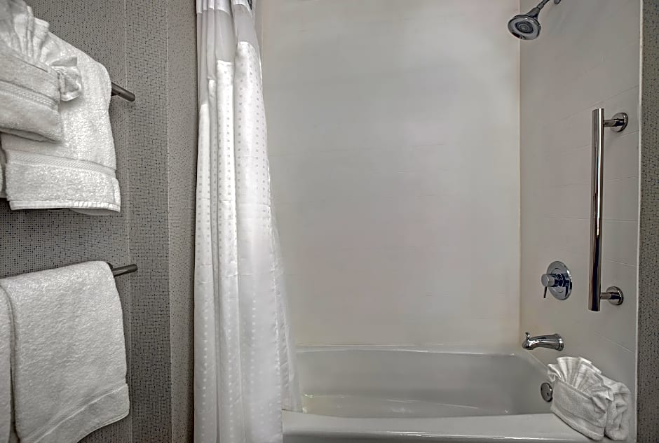 Holiday Inn Express And Suites Milwaukee - Brookfield By IHG