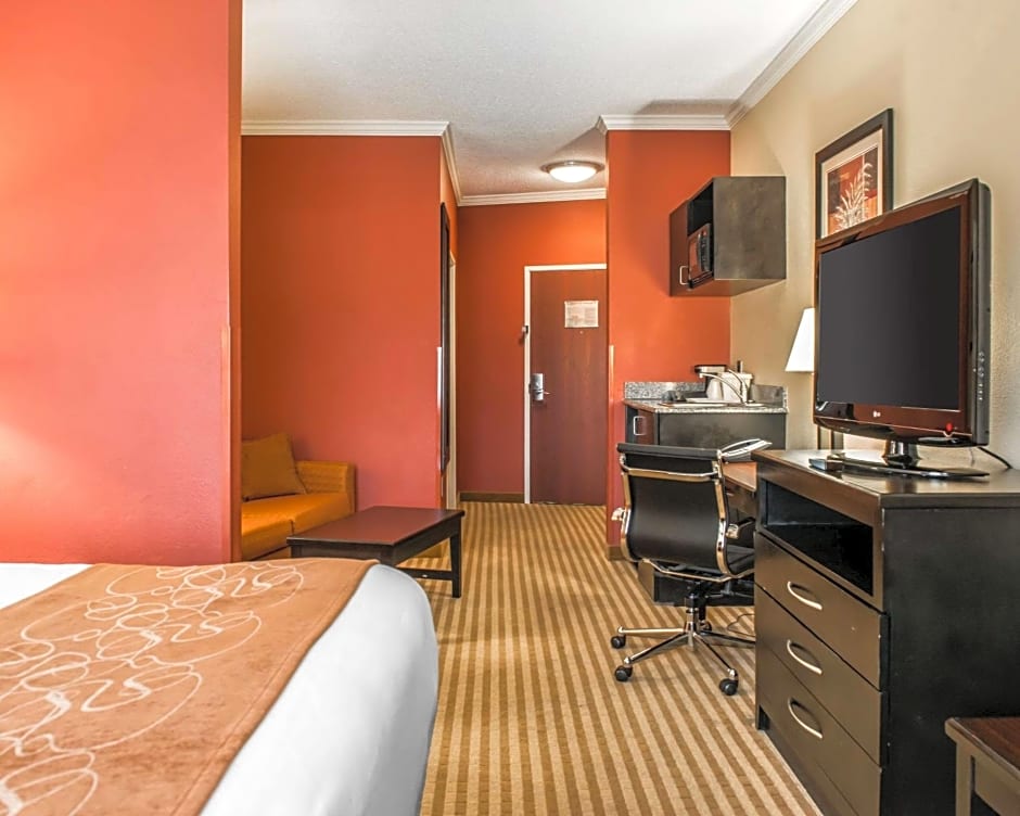 Comfort Suites Panama City near Tyndall AFB