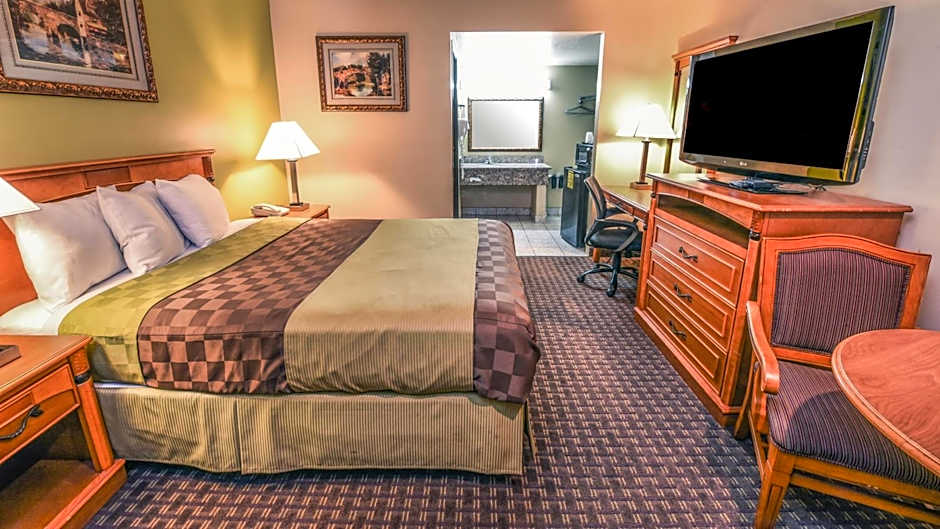 Photo 1 of 4 of 1 Queen Bed