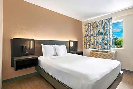 Standard Queen Room
