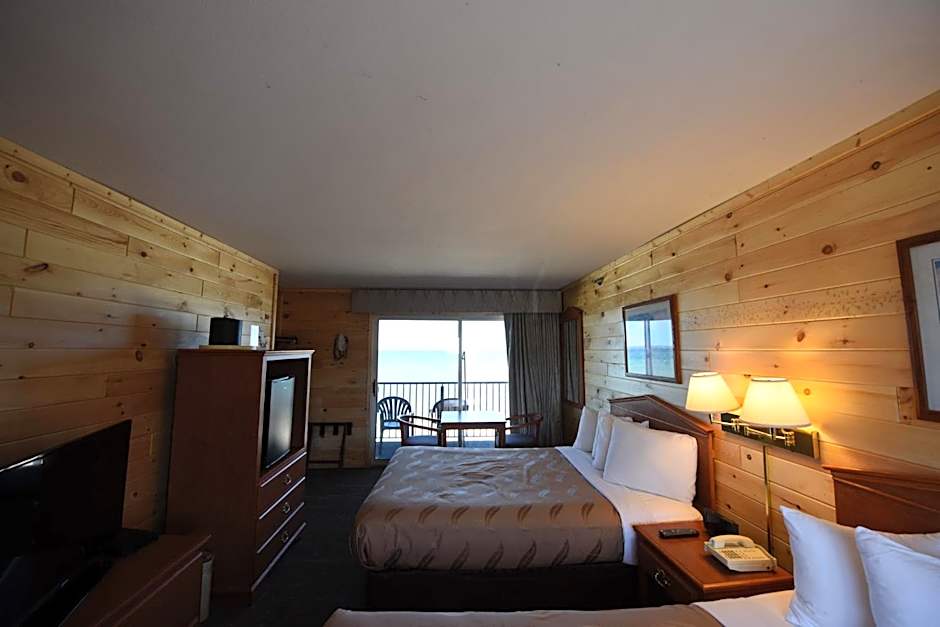 Quality Inn & Suites Mackinaw City Beachfront
