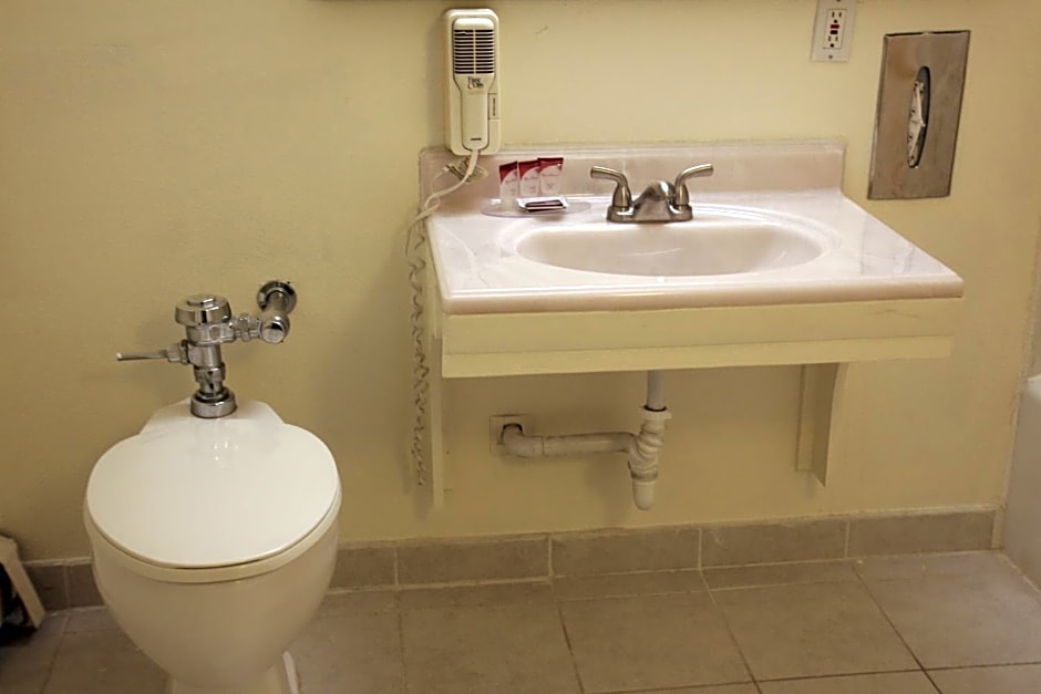 Bedford Plaza Hotel