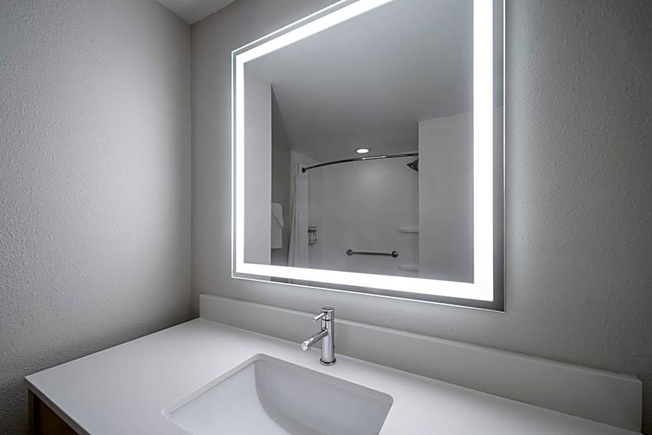 Holiday Inn Express Pembroke By IHG