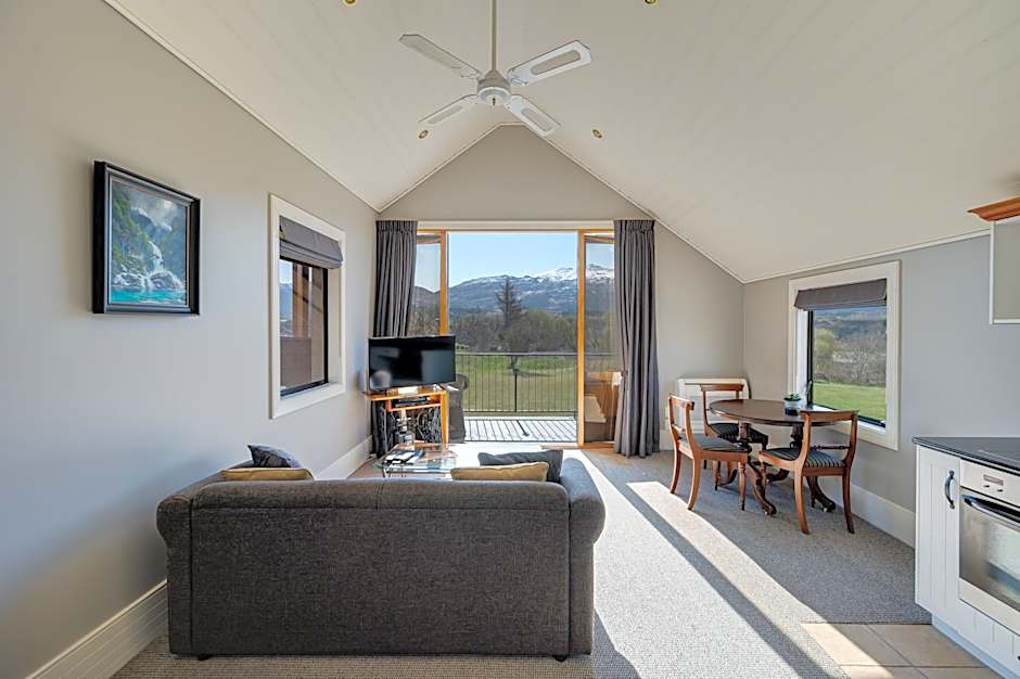 Manata Homestead & Lodge