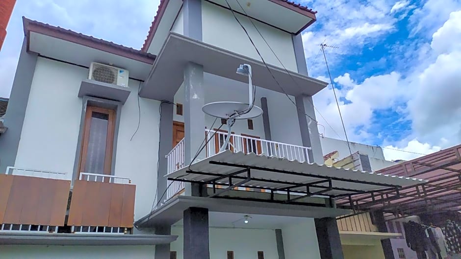 Omah Leren Mitra RedDoorz near Gembiraloka Zoo Yogyakarta