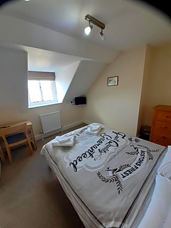 Double Attic Room - Stair access only 
